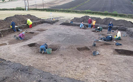 Excavation of a roundhouse at Great Chilton